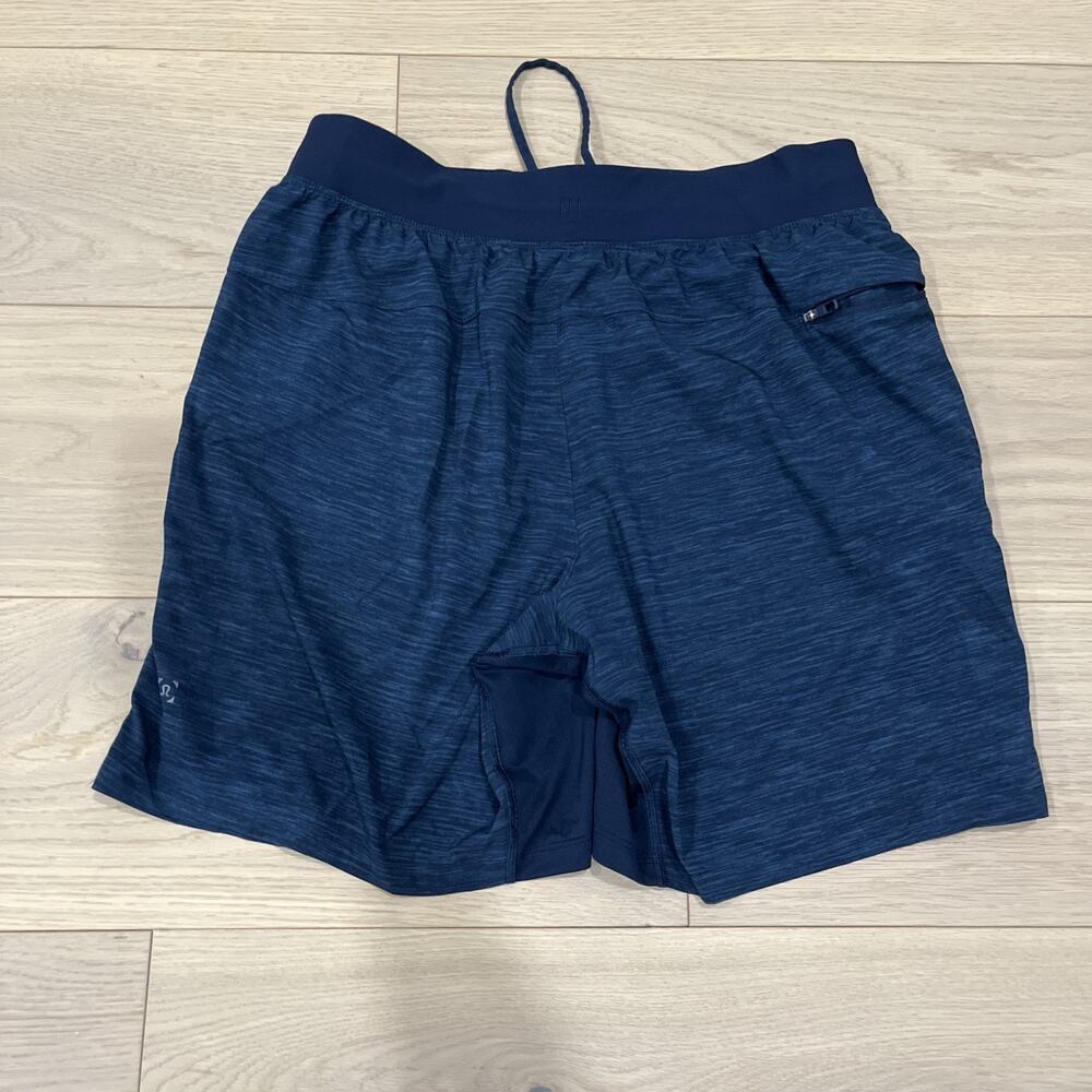 Men’s Lululemon Athletic Shorts Size Large - Picture 2 of 5